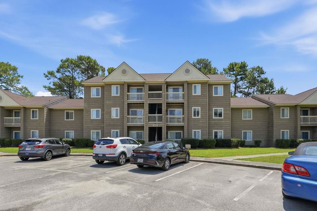 300 Myrtle Greens Dr Apt F, Conway, SC 29526
