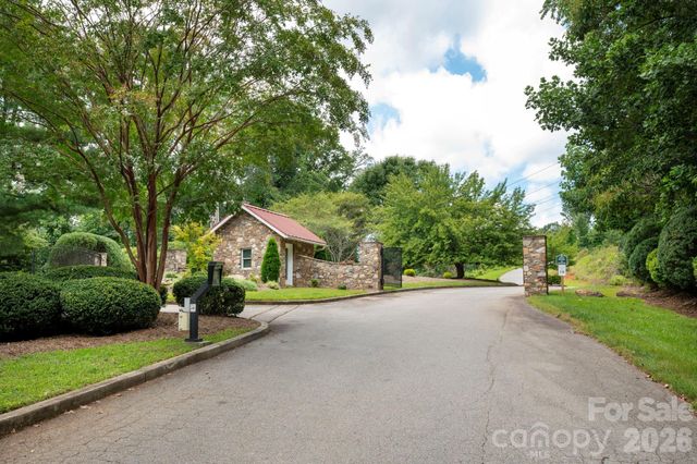 16 Britton Knoll Pass, Arden, NC 28704