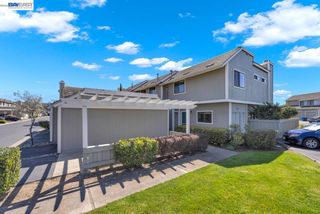 828 Columba Ln, Foster City, CA 94404
