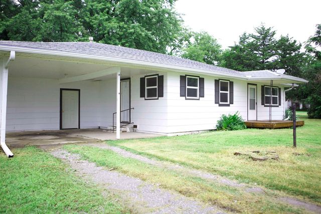 213 S Poplar St, Douglass, KS 67039