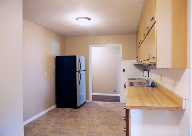 213 S Poplar St, Douglass, KS 67039