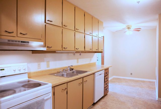 213 S Poplar St, Douglass, KS 67039