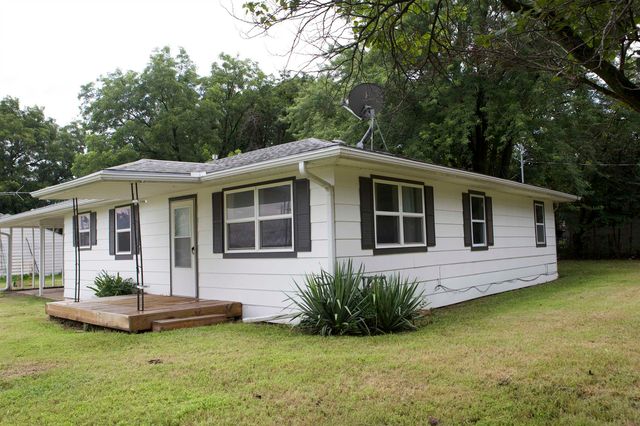 213 S Poplar St, Douglass, KS 67039