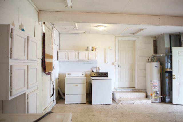 213 S Poplar St, Douglass, KS 67039