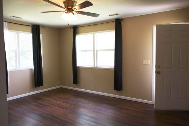 213 S Poplar St, Douglass, KS 67039