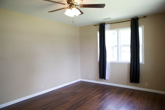 213 S Poplar St, Douglass, KS 67039