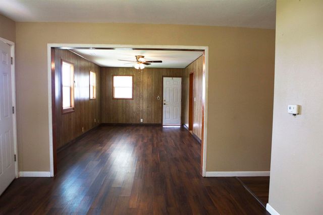 213 S Poplar St, Douglass, KS 67039