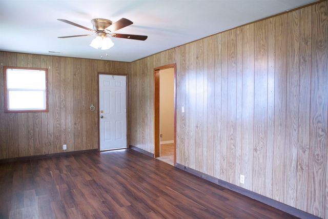 213 S Poplar St, Douglass, KS 67039