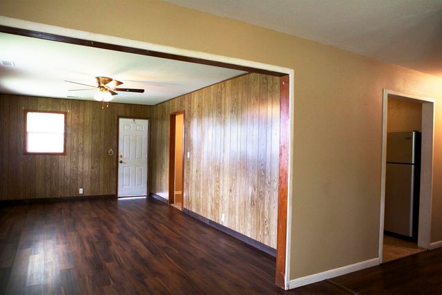 213 S Poplar St, Douglass, KS 67039