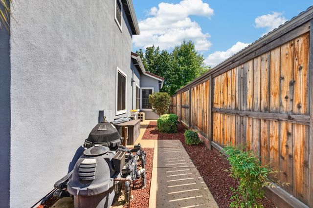 2468 Granite Park Dr, Lincoln, CA 95648