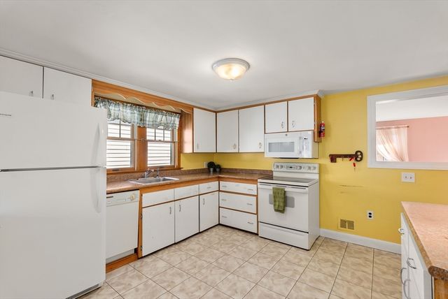 67 Colonial Ave, Lynn, MA 01904