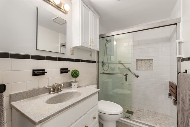 67 Colonial Ave, Lynn, MA 01904