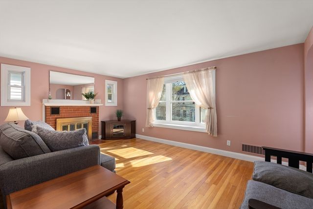 67 Colonial Ave, Lynn, MA 01904