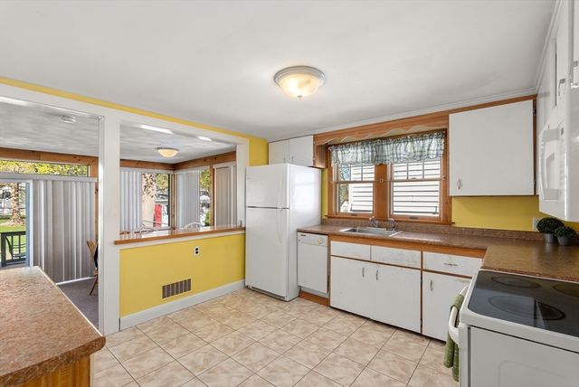 67 Colonial Ave, Lynn, MA 01904
