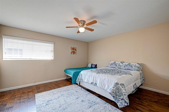 2121 Fountain View Drive 16, Houston, TX 77057