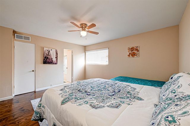 2121 Fountain View Drive 16, Houston, TX 77057