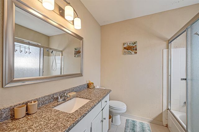 2121 Fountain View Drive 16, Houston, TX 77057