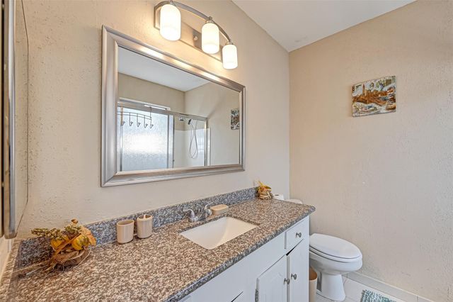 2121 Fountain View Drive 16, Houston, TX 77057