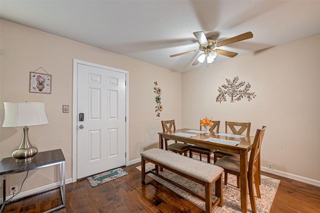 2121 Fountain View Drive 16, Houston, TX 77057