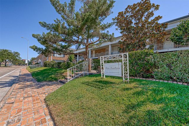 2121 Fountain View Drive 16, Houston, TX 77057