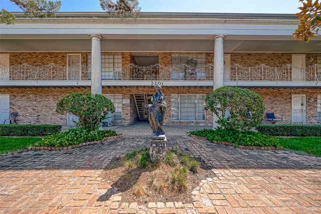 2121 Fountain View Drive 16, Houston, TX 77057