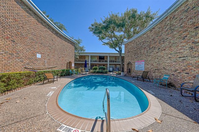 2121 Fountain View Drive 16, Houston, TX 77057