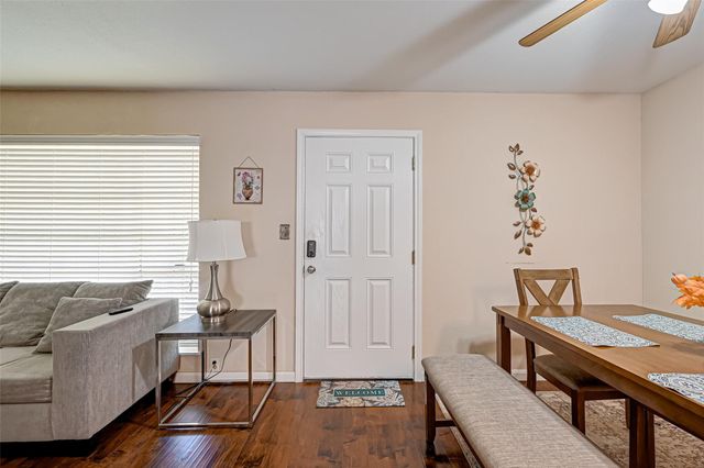 2121 Fountain View Drive 16, Houston, TX 77057