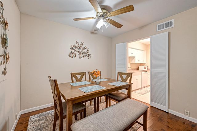 2121 Fountain View Drive 16, Houston, TX 77057
