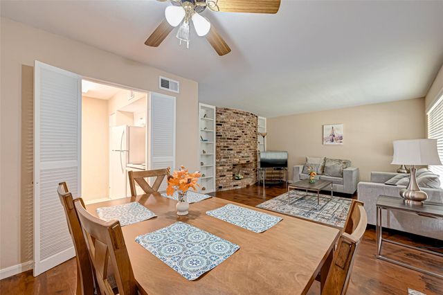 2121 Fountain View Drive 16, Houston, TX 77057