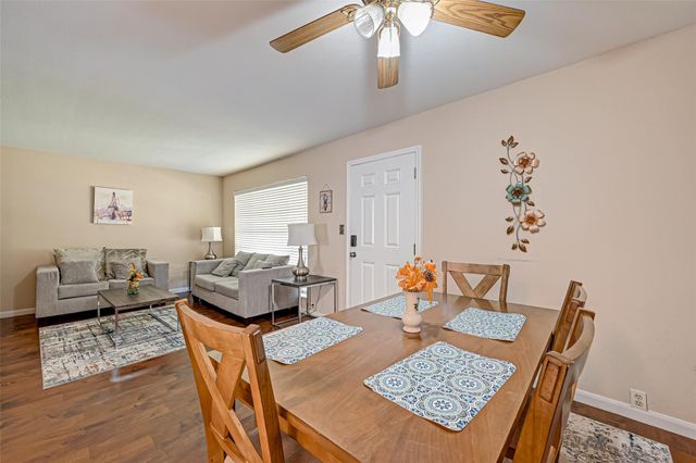 2121 Fountain View Drive 16, Houston, TX 77057