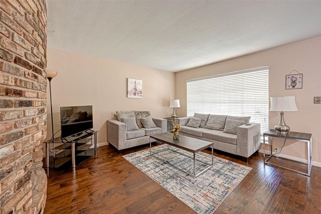 2121 Fountain View Drive 16, Houston, TX 77057