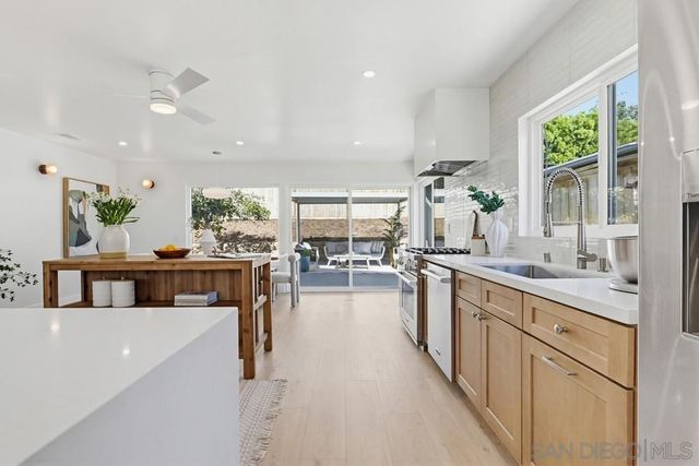 282 Sharp Place, Encinitas, CA 92024