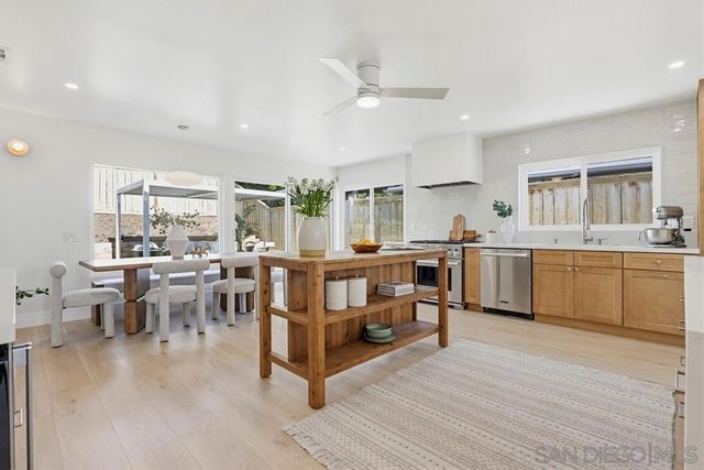 282 Sharp Place, Encinitas, CA 92024