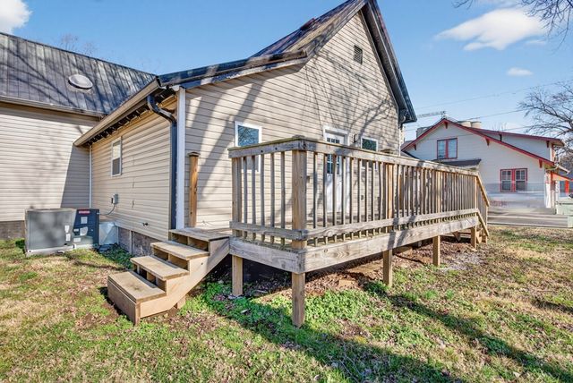 317 E 17th St, Hopkinsville, KY 42240