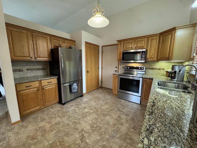 2070 Cobblestone Court, Beloit, WI 53511