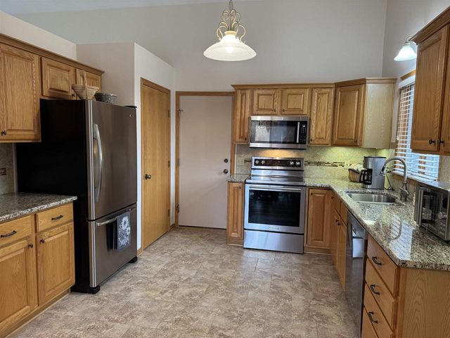 2070 Cobblestone Court, Beloit, WI 53511