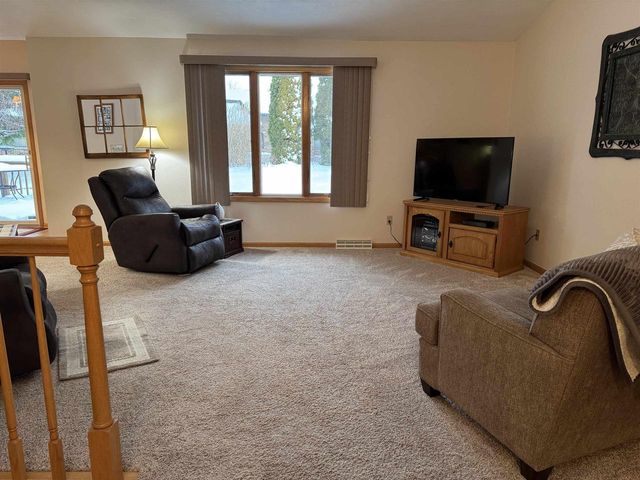 2070 Cobblestone Court, Beloit, WI 53511