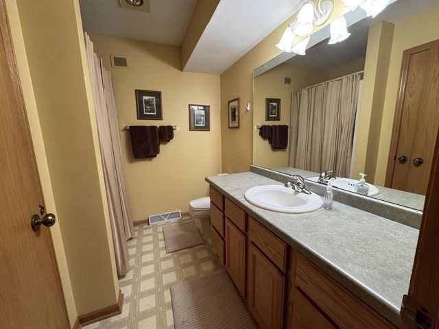 2070 Cobblestone Court, Beloit, WI 53511