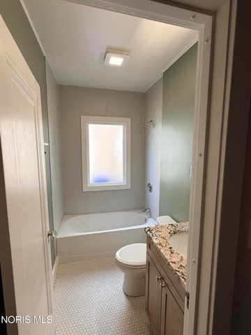 2133 Loxley Road, Toledo, OH 43613