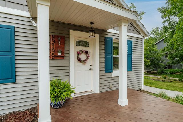 N9199 Deer Path ROAD, East Troy, WI 53120