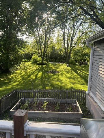 N9199 Deer Path ROAD, East Troy, WI 53120