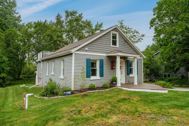 N9199 Deer Path ROAD, East Troy, WI 53120