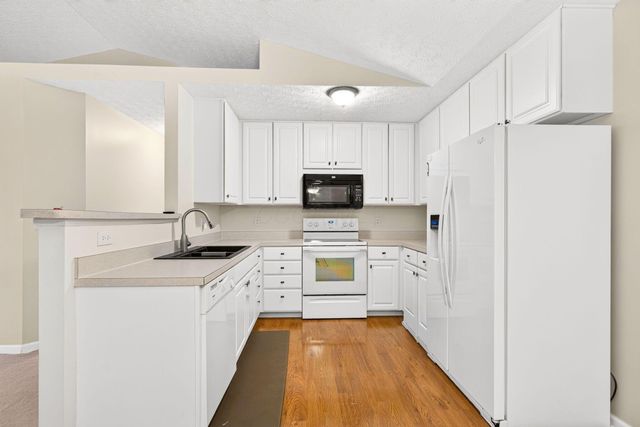 6677 Eagle Ridge Lane, 14D, Canal Winchester, OH 43110