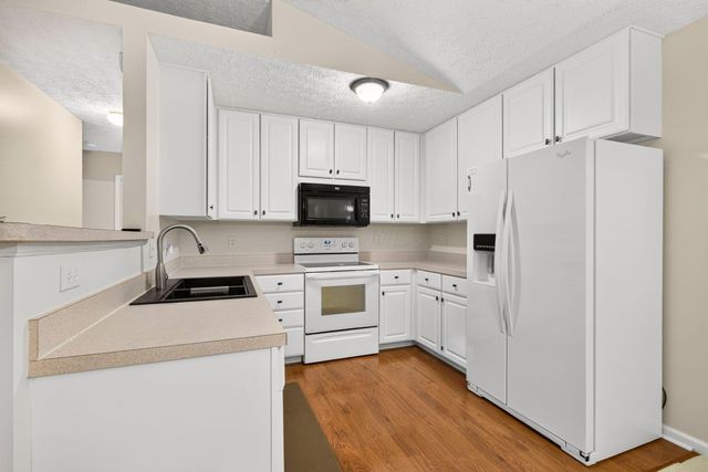6677 Eagle Ridge Lane, 14D, Canal Winchester, OH 43110