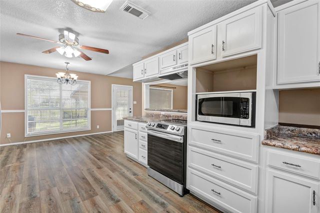 21503 Pecan Bend Road, Damon, TX 77430