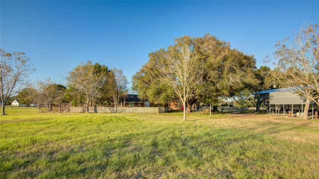 21503 Pecan Bend Road, Damon, TX 77430
