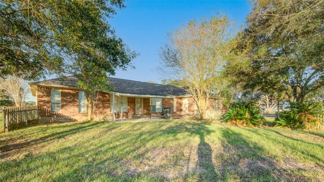 21503 Pecan Bend Road, Damon, TX 77430