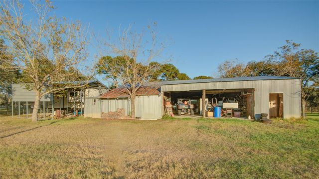 21503 Pecan Bend Road, Damon, TX 77430