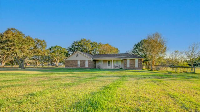 21503 Pecan Bend Road, Damon, TX 77430
