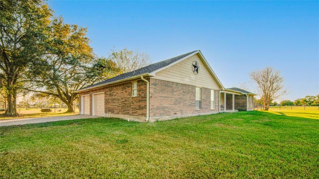 21503 Pecan Bend Road, Damon, TX 77430